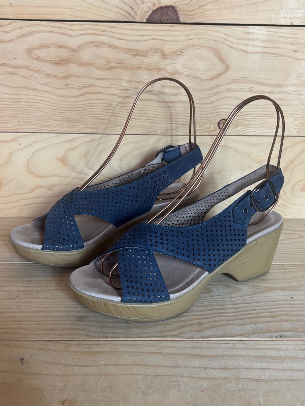 Dansko Jacinda wedge sandals size 37